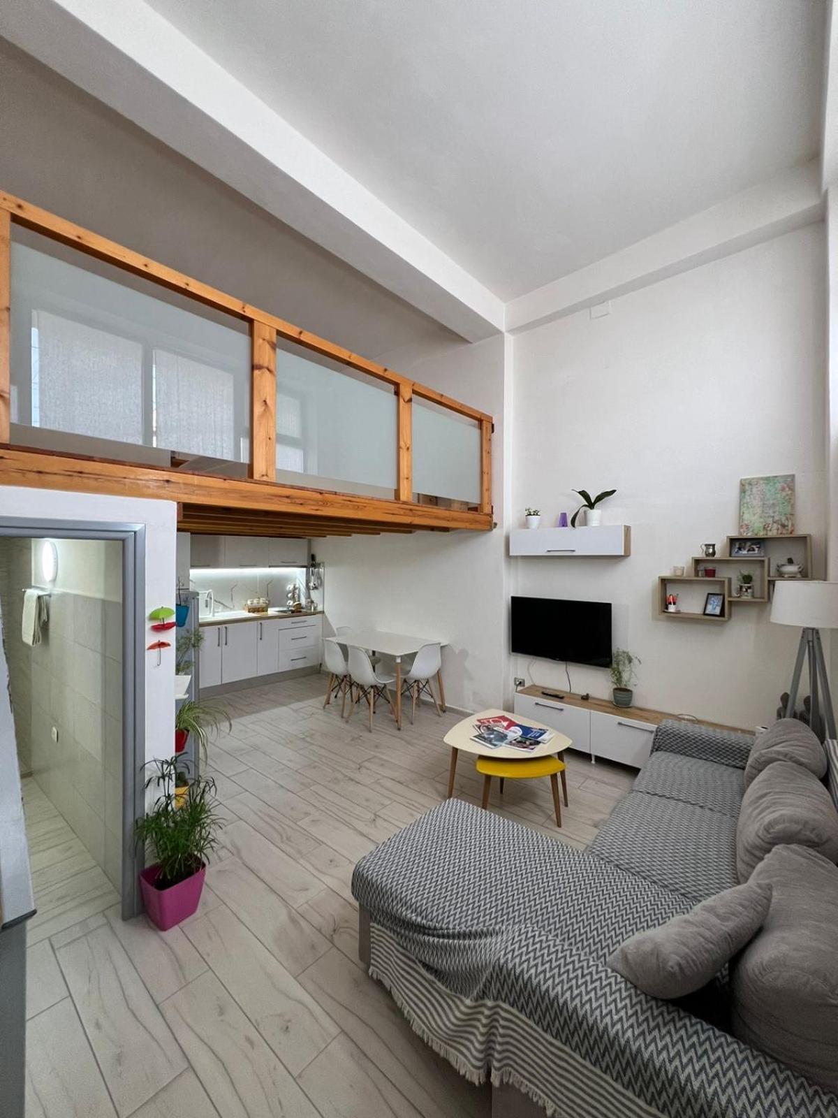 Dario's Loft In City. *